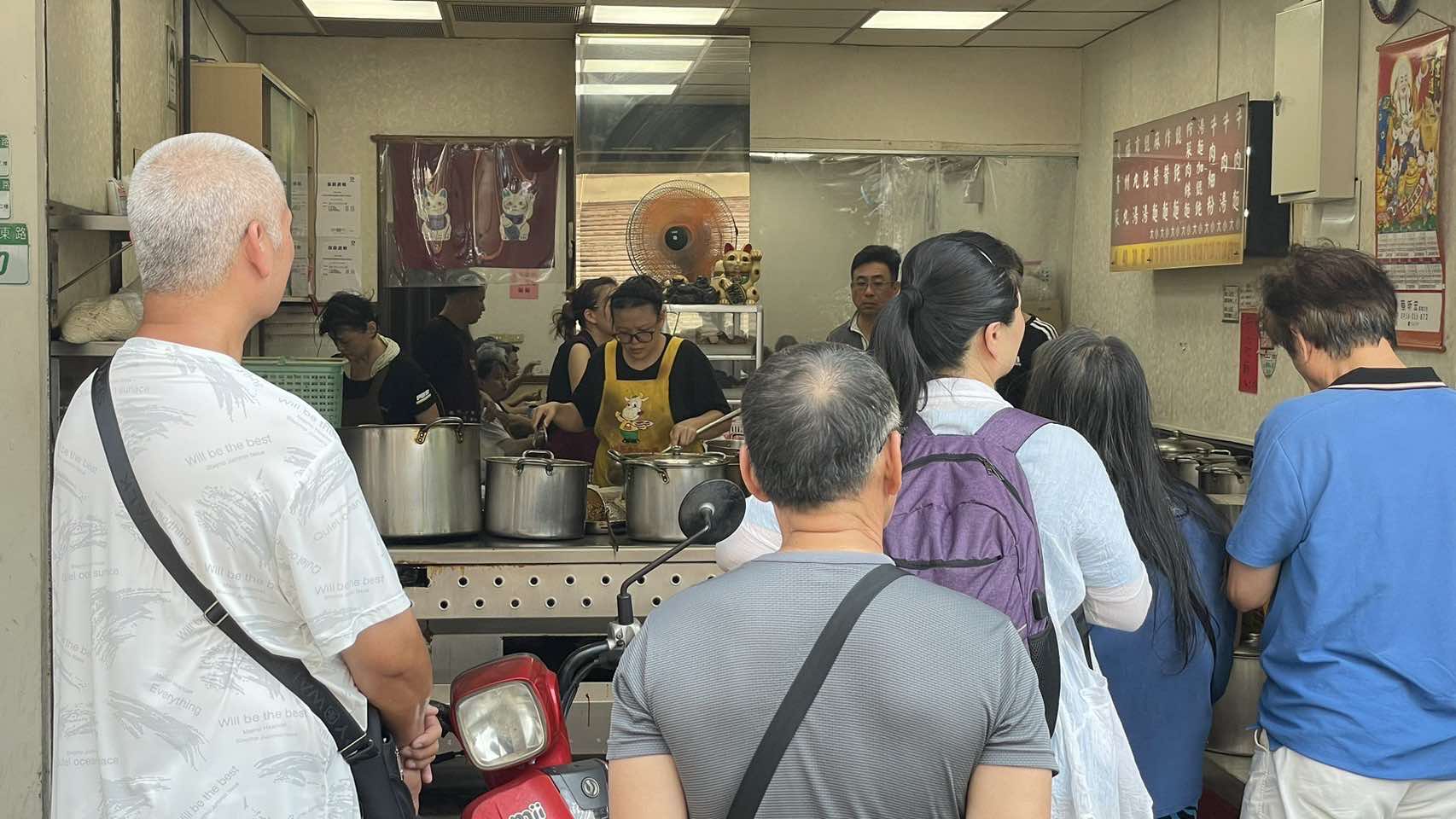 【台北牛肉麵推薦】天母忠誠牛肉麵，霸王級牛肉塊，捷運芝山站美食