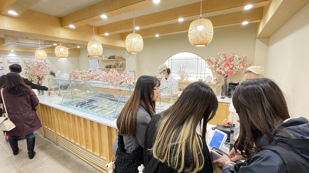 【首爾弘大美食】延南洞Yuki Mochi 麻糬冰淇淋，Q彈麻糬一口咬下的幸福感！