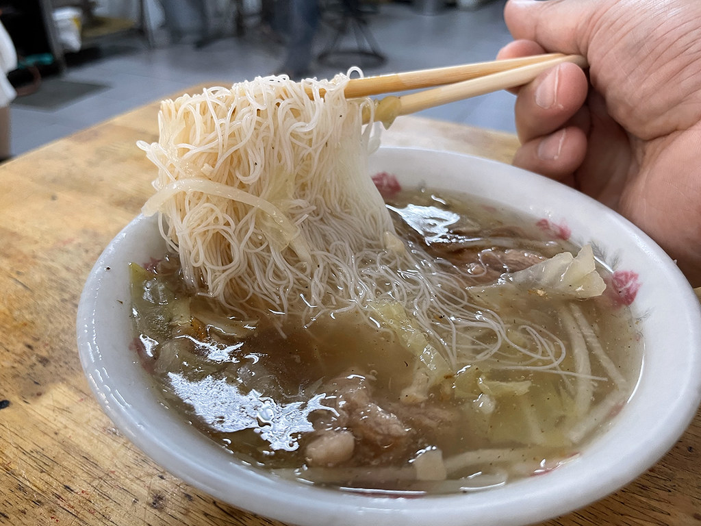 【高雄美食】大高雄碗粿肉焿土魠魚焿老店，中午十二點土魠魚就賣完了