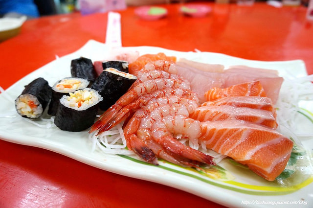 【基隆美食】榮生魚片，基隆成功市場美食推薦，招牌生魚片必點!