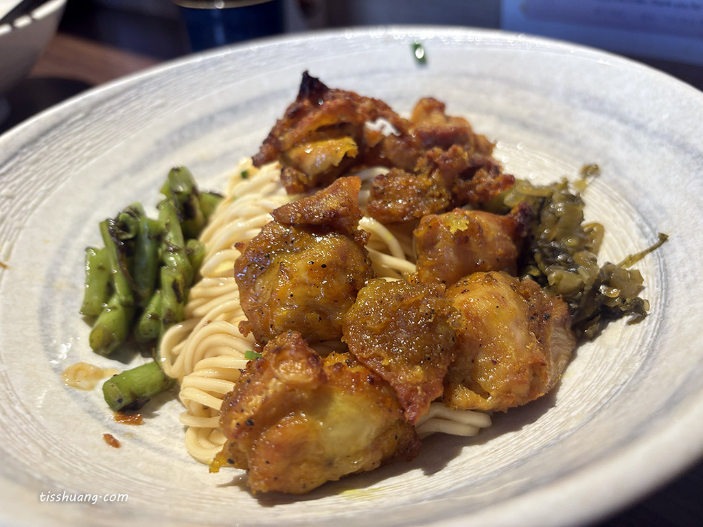 【捷運東門站美食推薦】「來了就吃」牛肉麵、雞腿乾麵平日中午爆滿，只賣20碗！