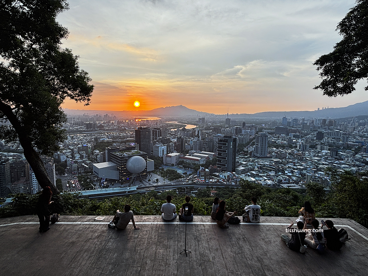 台北景點, 微風平台, 微風平台怎麼去, 微風平台夜景, 微風平台照片, 台北夜景, 台北看夕陽 - TISS玩味食尚 微風平台