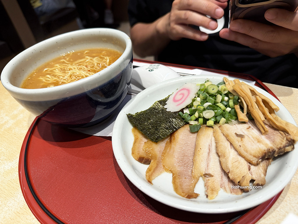 【山頭火拉麵 板橋大遠百】北海道人氣拉麵推薦｜招牌鹽味湯頭與煎餃都必點！