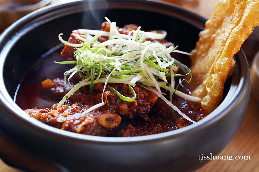 慶州美食｜巨松慶州皇南店-皇里團路必吃！銷魂「牛肉排骨」與甜美「豬排骨」讓人一秒穿越回朝鮮時代！