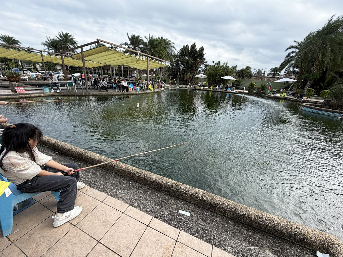 礁溪景點, 宜蘭親子景點, 礁溪親子景點, 輕親魚朵, 輕親魚朵收費 - TISS玩味食尚 宜蘭礁溪親子景點推薦!輕親魚朶生態園區,大塭休閒農場釣魚、抓蝦,孩子玩到不想回家!