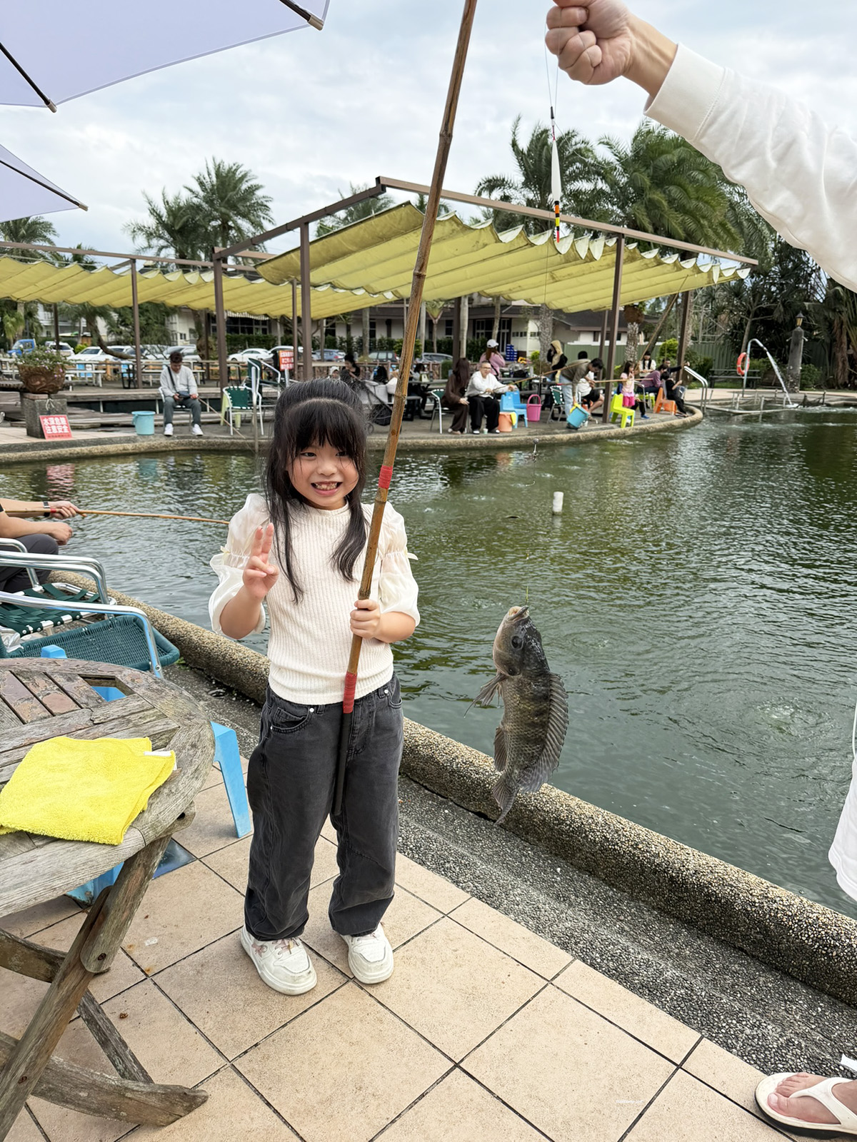 礁溪景點, 宜蘭親子景點, 礁溪親子景點, 輕親魚朵, 輕親魚朵收費 - TISS玩味食尚 宜蘭礁溪親子景點推薦!輕親魚朶生態園區,大塭休閒農場釣魚、抓蝦,孩子玩到不想回家!