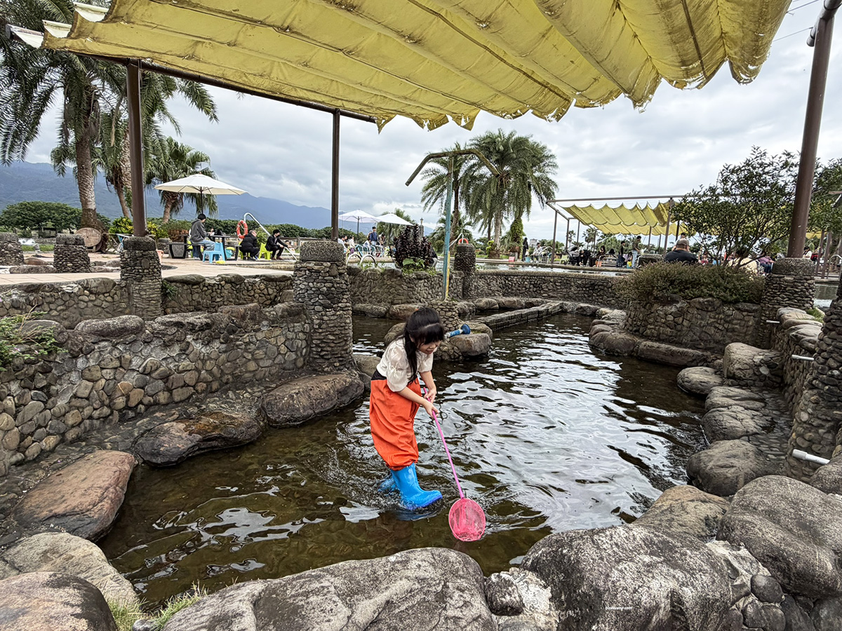 宜蘭礁溪親子景點推薦！輕親魚朶生態園區，大塭休閒農場釣魚、抓蝦，孩子玩到不想回家！