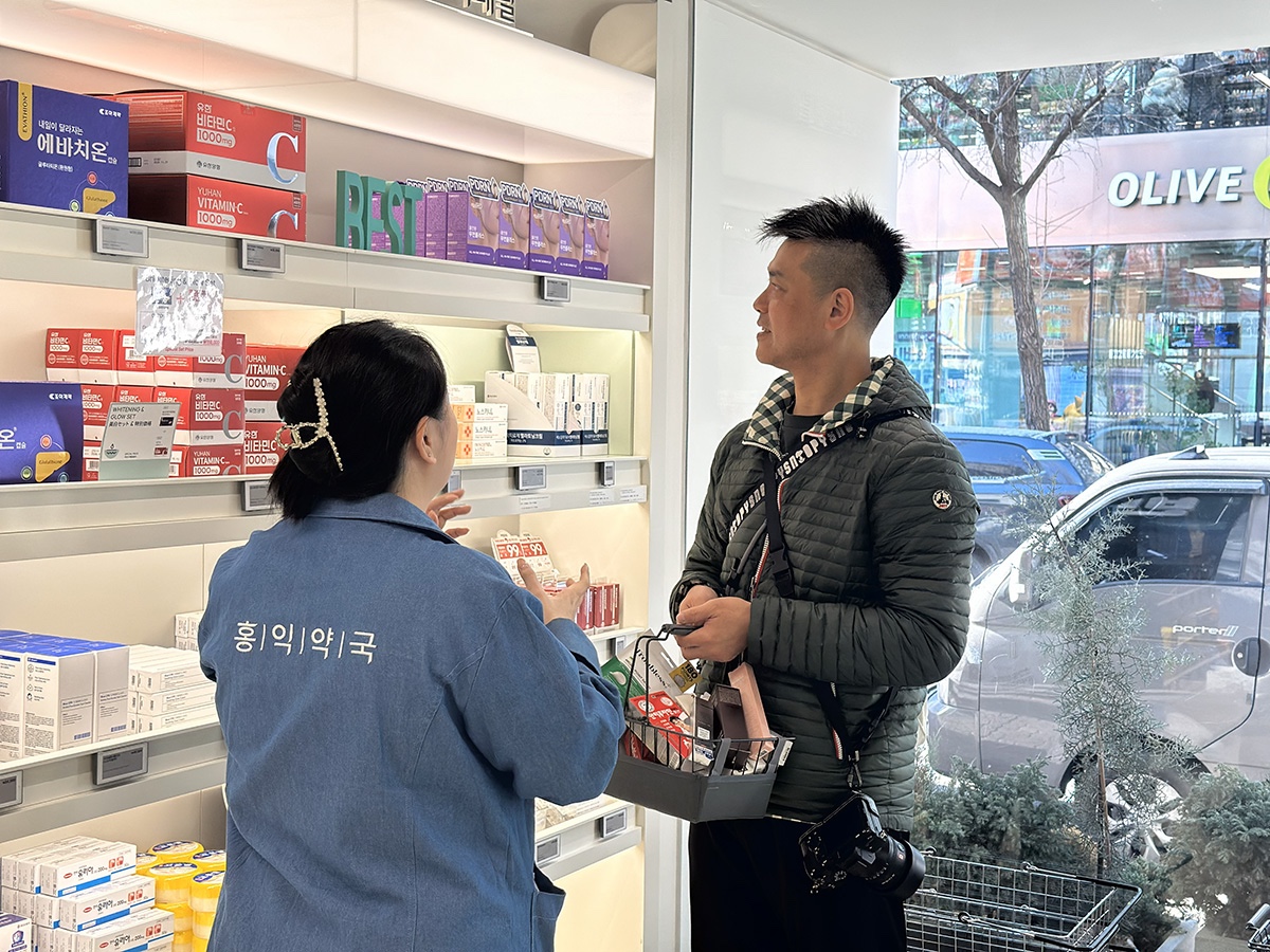 弘大商圈必逛！中文服務超安心的【弘益藥局】，首爾必買伴手禮一次買齊