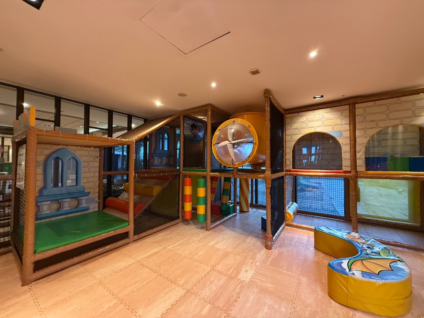 【村却國際溫泉酒店團購】羅東高空夜景飯店！每日限量升等星隅套房含早餐$6400