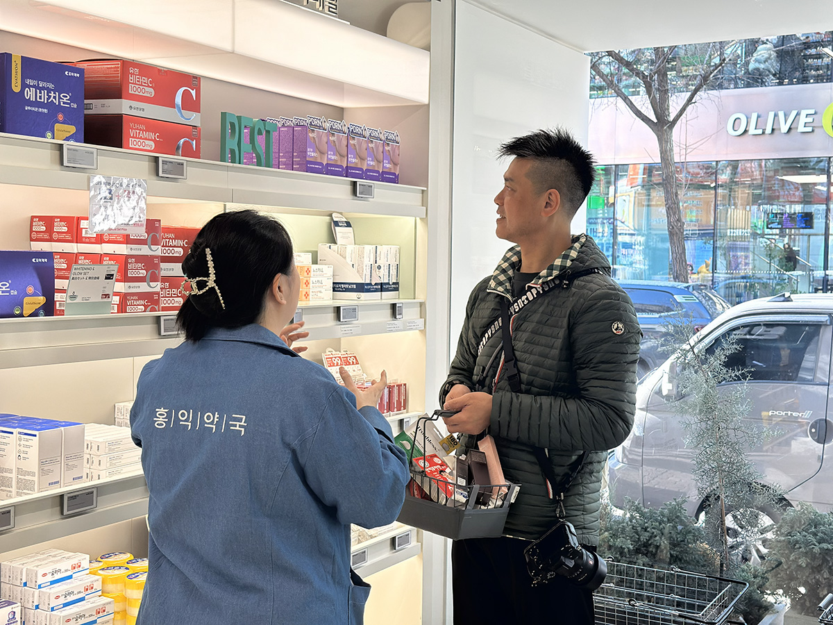 弘大商圈必逛！中文服務超安心的【弘益藥局】，首爾必買伴手禮一次買齊