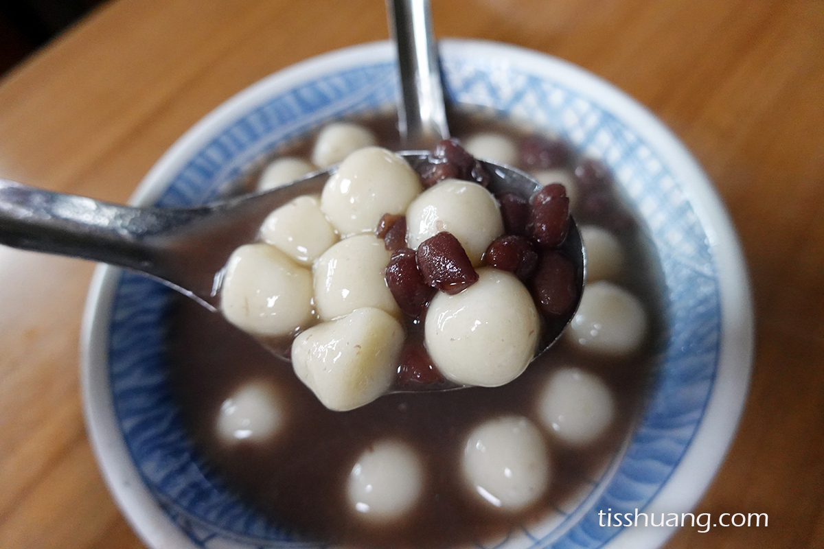 宜蘭美食, 羅東紅豆湯圓, 羅東湯圓, 羅東蜂蜜湯圓, 宜蘭蜜蜂湯圓 - TISS玩味食尚 【宜蘭美食】羅東紅豆湯圓:這碗湯圓竟然自帶「蜂蜜香」?連蜜蜂都想來分一杯羹的六十年老字號!