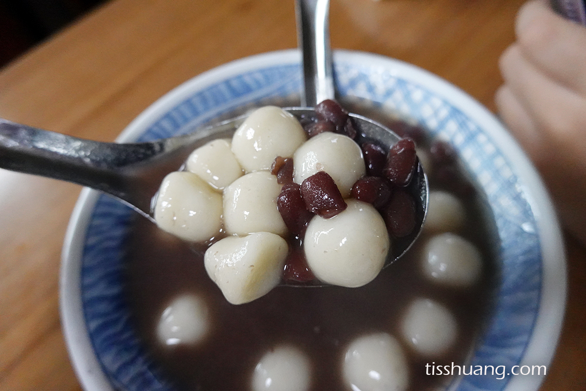 宜蘭美食, 羅東紅豆湯圓, 羅東湯圓, 羅東蜂蜜湯圓, 宜蘭蜜蜂湯圓 - TISS玩味食尚 【宜蘭美食】羅東紅豆湯圓:這碗湯圓竟然自帶「蜂蜜香」?連蜜蜂都想來分一杯羹的六十年老字號!