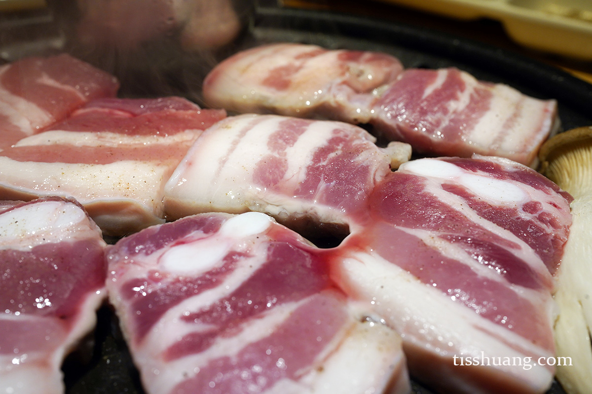 首爾美食, 首爾自由行, 弘大美食, 弘大燒肉 - TISS玩味食尚 超必殺烤豬肉 弘大店