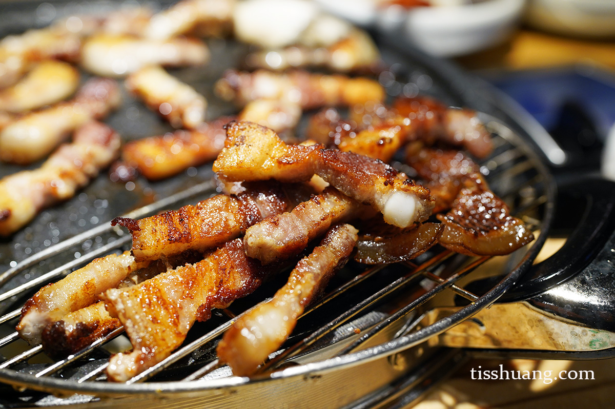 首爾美食, 首爾自由行, 弘大美食, 弘大燒肉 - TISS玩味食尚 超必殺烤豬肉 弘大店