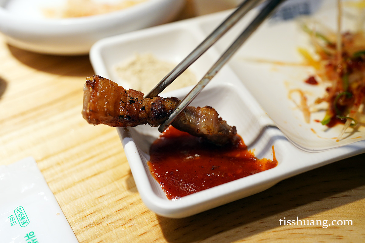 首爾美食, 首爾自由行, 弘大美食, 弘大燒肉 - TISS玩味食尚 超必殺烤豬肉 弘大店