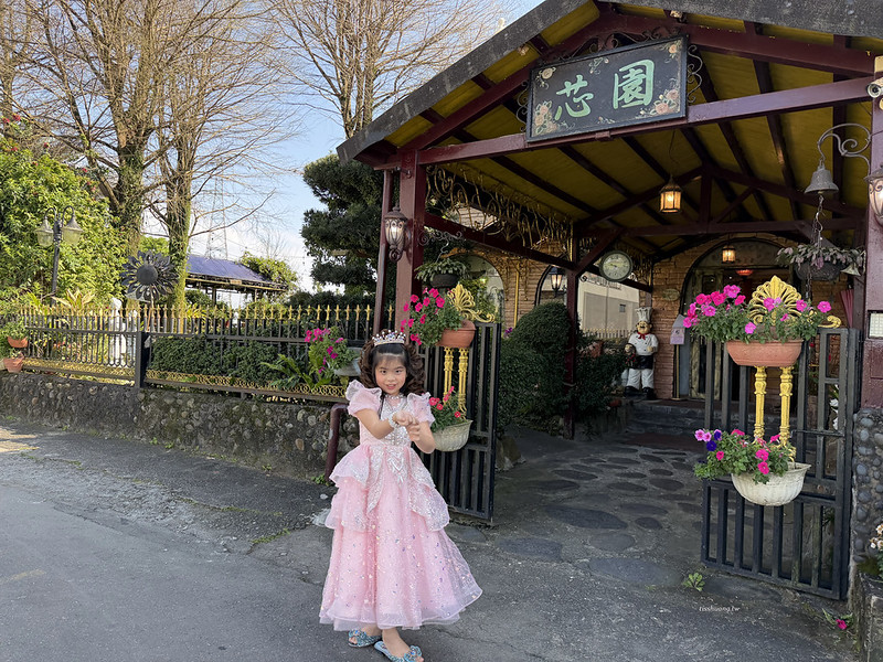 【宜蘭芯園團購】一圓公主夢只要$699！百套宮廷服體驗、溜滑梯房型一住就愛上！